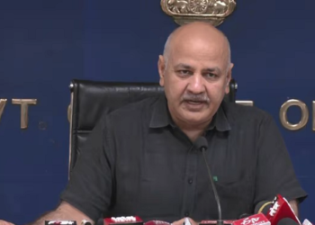 सुप्रीम कोर्ट पहुंचे मनीष सिसोदिया, दो जजों की बेंच कर रही सुनवाई..