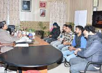 अपर मुख्य सचिव राधा रतूड़ी से बेरोजगार संघ सदस्यों ने की बातचीत..