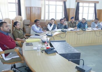 डीएम ने ली सड़क सुरक्षा समिति की बैठक, आम जनता को जागरूक करने के दिए निर्देश..