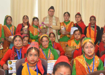 सीएम धामी ने बच्चों संग गैरसैण में मनाया लोकपर्व फूलदेई..