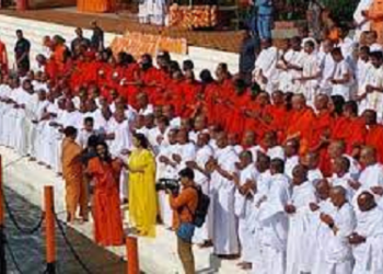 हरिद्वार में स्वामी रामदेव की ‘सन्यासी दीक्षा’, युवक, युवतियों और बच्चों ने लिया खास प्रण..