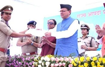 सीएम धामी ने किया एसडीआरएफ के जवानों को सम्मानित..