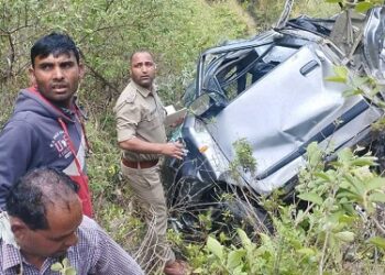 बिग ब्रेकिंग- खाई में कार गिरने से दो लोगों की मौत..