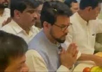 सिद्धी विनायक मंदिर दर्शन करने पहुंचे अनुराग ठाकुर..