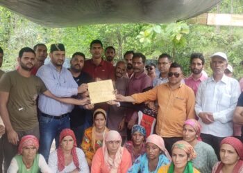 दुर्गम क्षेत्र बिन्हार  के आपदा पीड़ितों की मदद को आगे आये सचिवालय कार्मिक..