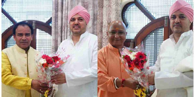 स्वास्थ्य मंत्री धनसिंह रावत ने श्रीमहंत देवेन्द्र दास महाराज से स्वास्थ्य योजनाओं पर की बात..