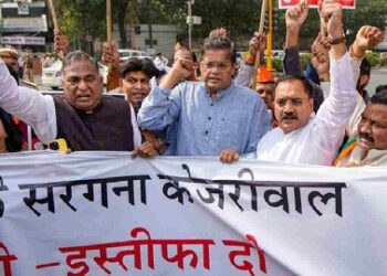 सीएम केजरीवाल के इस्तीफे की मांग को लेकर BJP ने दिल्ली में किया विरोध प्रदर्शन..