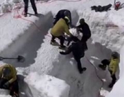 नौ महीने तक बर्फ में दबे रहे जवानों के शव, अब निकाल पाए..