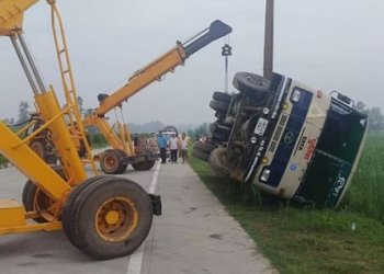 आईआरबी जवानों की बस हुई हादसे का शिकार, तीन जवान घायल..