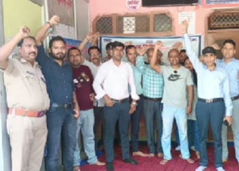 कर्मचारियों की बहाली के लिए परिवहन विभाग ने किया कार्य बहिष्कार..