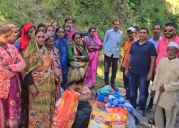 आपदा पीड़ितों की मदद के लिए आगे आया लोहाघाट व्यापार संघ..