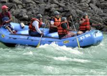 रोमांच के शौकीनों का इंतजार खत्म, सोमवार से उठाएं गंगा में राफ्टिंग का लुत्फ..