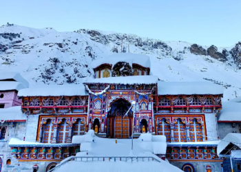 बद्रीनाथ धाम में बर्फ हटाने का कार्य शुरू, 4 मई को खुलेंगे कपाट