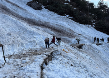 केदारनाथ यात्रा मार्ग हुआ सुगम, हिमखंड हटाकर रास्ता किया साफ..