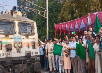 तीन साल बाद रुड़की में रुकी हिमगिरि एक्सप्रेस, सांसद ने दिखाई हरी झंडी, स्टेशन को लेकर किए बड़े एलान..