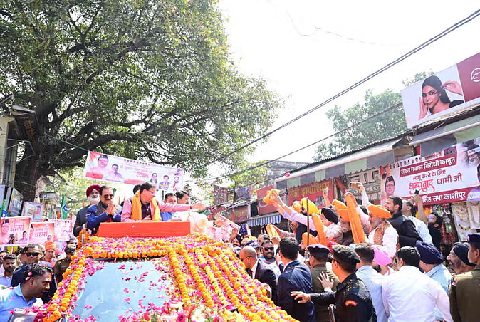 काशीपुर में सीएम धामी का भव्य रोड शो, 100 करोड़ से ज्यादा की योजनाओं की दी सौगात..