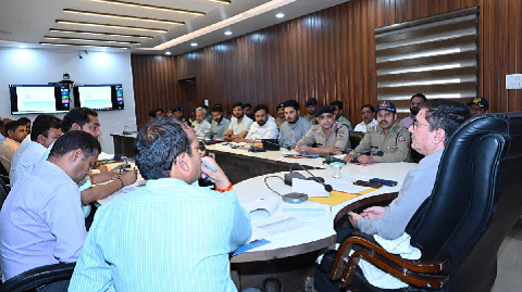 जिला सड़क सुरक्षा समिति की बैठक में दुर्घटना स्थलों पर क्रैश बैरियर और साइनेज लगाने के निर्देश..