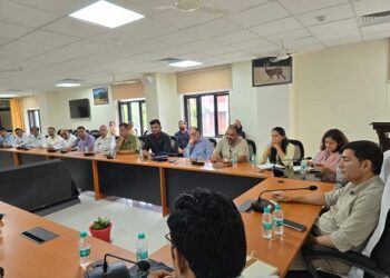 सीएम के निर्देश पर हुई दवा निर्माताओं साथ अहम बैठक, अधोमानक दवा और अवैध गतिविधियों पर कड़ा रुख..