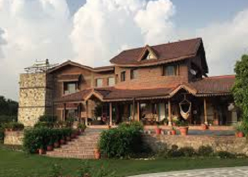 गांवों में अब सहकारी समितियां चलाएंगी पेट्रोल पंप, जन औषधि केंद्र और होम स्टे..