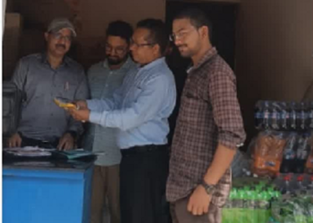 सरकारी नमक में मिलावट की शिकायत पर ताबड़तोड़ छापेमारी, प्रशासन ने लिए नमूने..