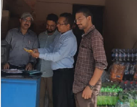 सरकारी नमक में मिलावट की शिकायत पर ताबड़तोड़ छापेमारी, प्रशासन ने लिए नमूने..