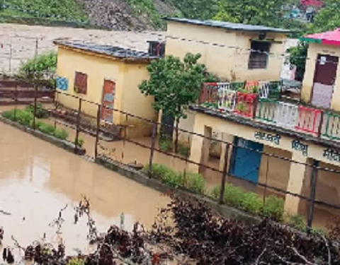 थराली आपदा- सगवाड़ा गांव में लैंडस्लाइड से मकान मलबे में समाया, पिंडर का पानी बस्तियों में घुसा..