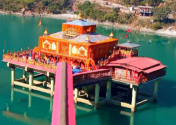 धारी देवी मंदिर में मोबाइल पर रोक, श्रद्धालुओं की सुविधा के लिए लॉकर और नई व्यवस्थाएं लागू होंगी..