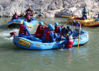 होली पर गंगा शांत रहेगी, ऋषिकेश में राफ्टिंग कंपनियों को संचालन की अनुमति नहीं..