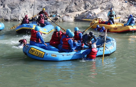 होली पर गंगा शांत रहेगी, ऋषिकेश में राफ्टिंग कंपनियों को संचालन की अनुमति नहीं..
