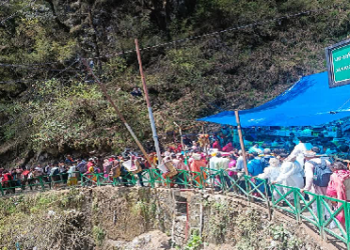 यमुनोत्री धाम में बढ़ती भीड़ से बिगड़ी व्यवस्था, वन-वे सिस्टम पर उठे सवाल..