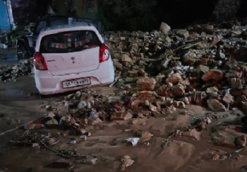मानसून से पहले चमोली में तबाही, नारायणबगड़ में दुकानों, स्कूल और हाईवे पर मलबा..