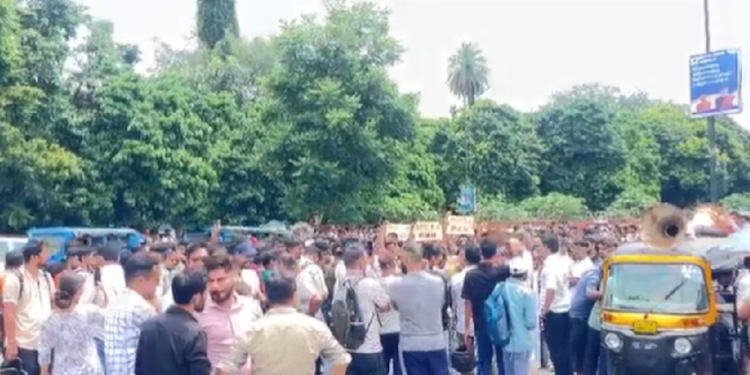 देहरादून में बेरोजगार युवाओं का सचिवालय कूच, जेई-एई भर्ती की मांग को लेकर जोरदार प्रदर्शन..