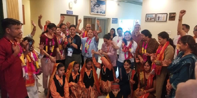 देवभूमि से कैलाश की ओर बढ़े श्रद्धालु, टनकपुर में दूसरे जत्थे का हुआ भव्य अभिनंदन..