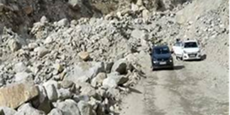 चारधाम यात्रा पर बारिश की मार, सिरोबगड़ में लैंडस्लाइड से बद्रीनाथ हाईवे ठप..