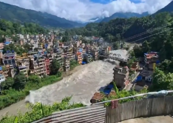 नेपाल में कुदरत का कहर! अचानक आई बाढ़ में 1000 से ज्यादा लोगों के बहने की आशंका..