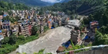 नेपाल में कुदरत का कहर! अचानक आई बाढ़ में 1000 से ज्यादा लोगों के बहने की आशंका..