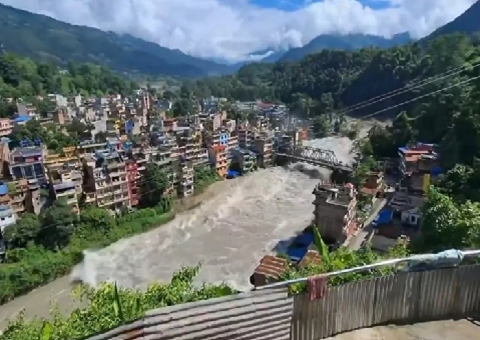 नेपाल में कुदरत का कहर! अचानक आई बाढ़ में 1000 से ज्यादा लोगों के बहने की आशंका..