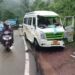 हाईवे पर हाथियों का तांडव, शिक्षकों से भरे टेंपो ट्रैवलर पर हमला