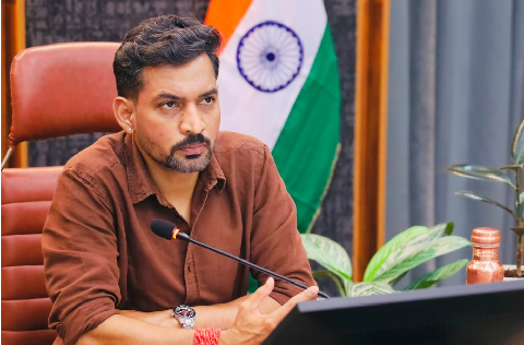 जर्जर भवनों पर अब होगी कार्रवाई, डीएम ने अधिकारियों को दिए सख्त निर्देश..