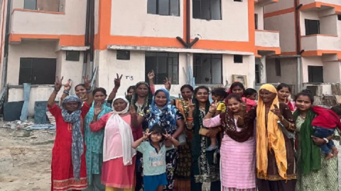 तीन लाख की मदद से बदली 13 परिवारों की जिंदगी..