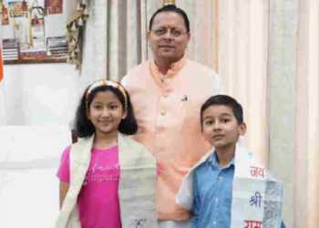 नन्हे पर्वतारोहियों की बड़ी उपलब्धि, किलिमंजारो फतह कर सीएम से मिले रियांश-प्रिशा..